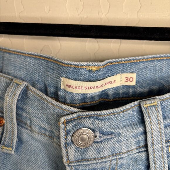 Levi's Ribcage Straight Ankle Jeans - Picture 4 of 8